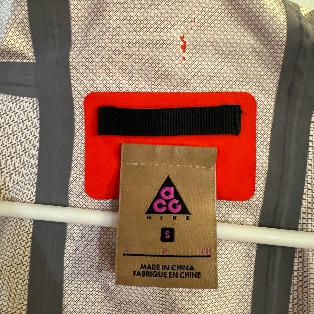 Nike ACG Packable Rain Jacket Small Pink Red Water Resistant Nylon Gorpcore - Picture 8 of 8